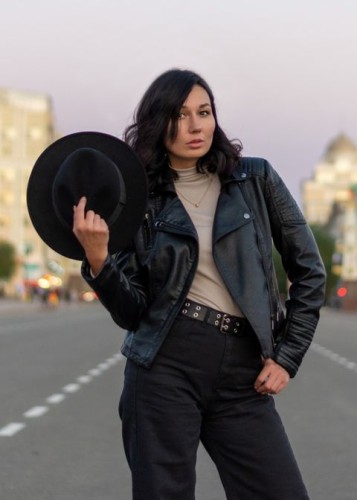 Карина, Г. Видное